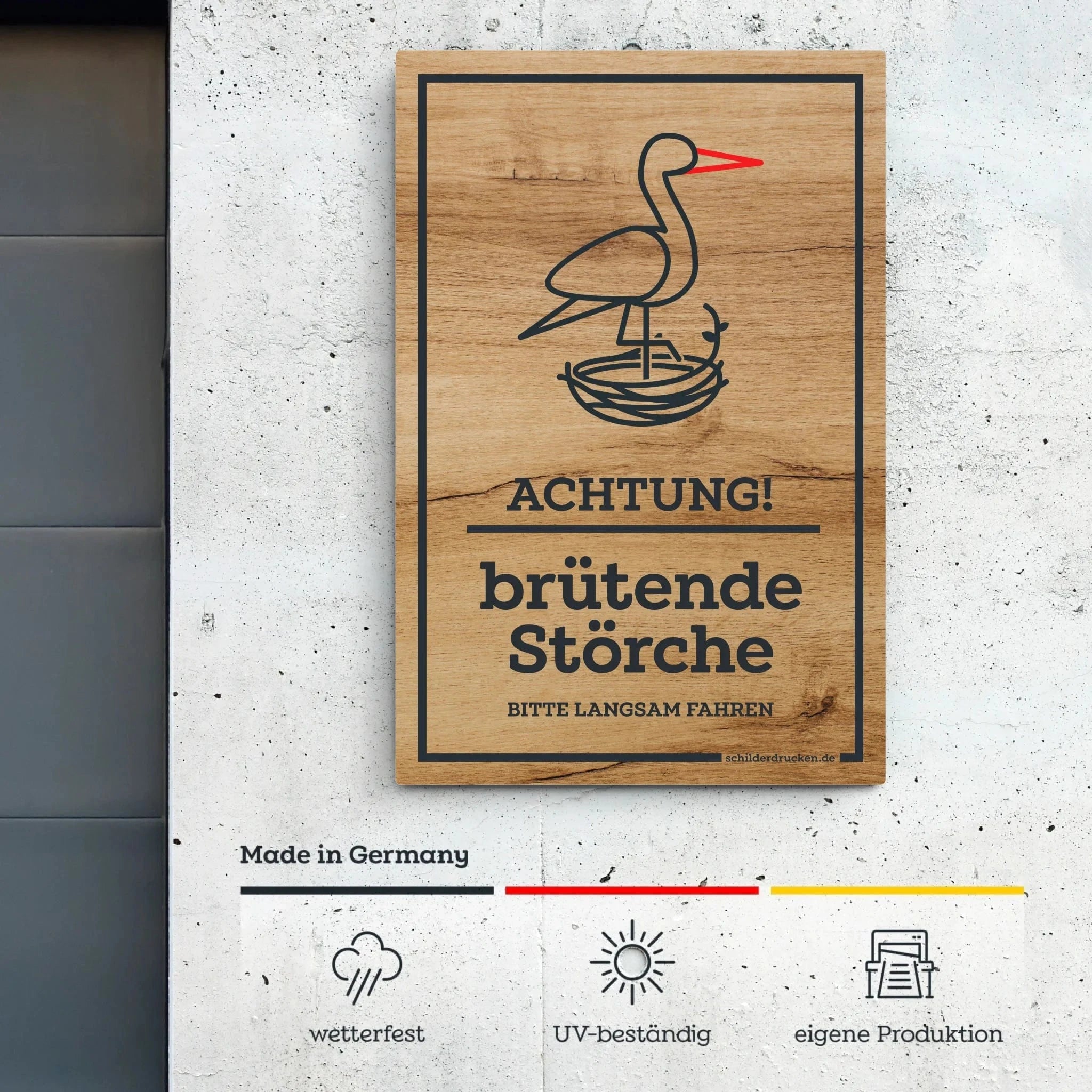 Achtung, brütende Störche Dibond – Alu-Verbundplatte / 3 mm / 13 x 20 cm online drucken lassen bei TeeInBlue